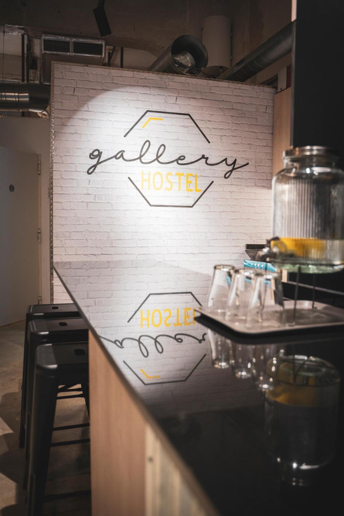 Gallery Hostel Madrid Residencia Exterior photo